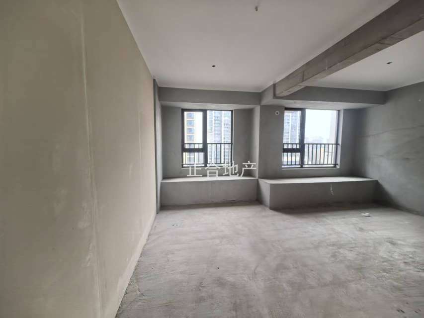 吾悦华府，4房2卫现房，中间好楼层东边户21楼，带车位，房东靠谱急卖，承担一半过户费，