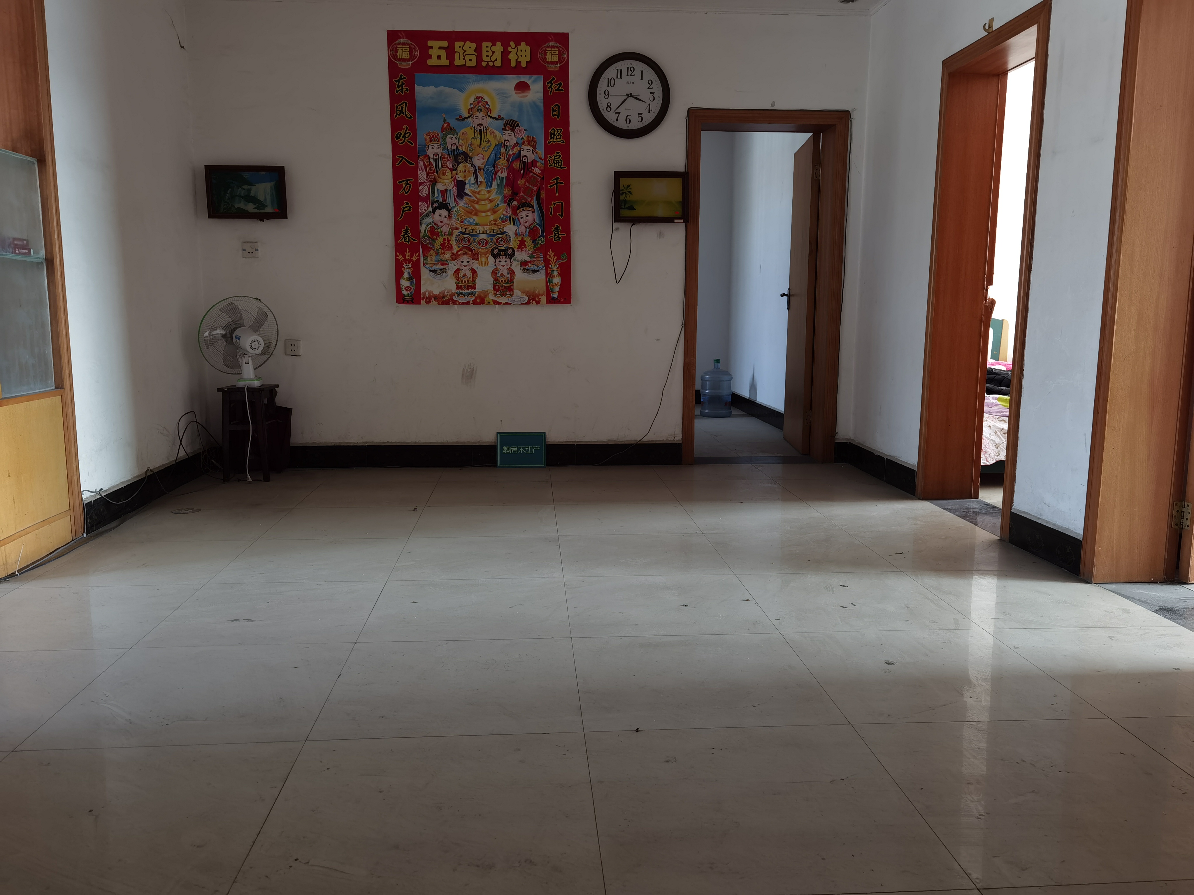 中药材宿舍， 实验二小，老三中，走路去商城逛街只需10 