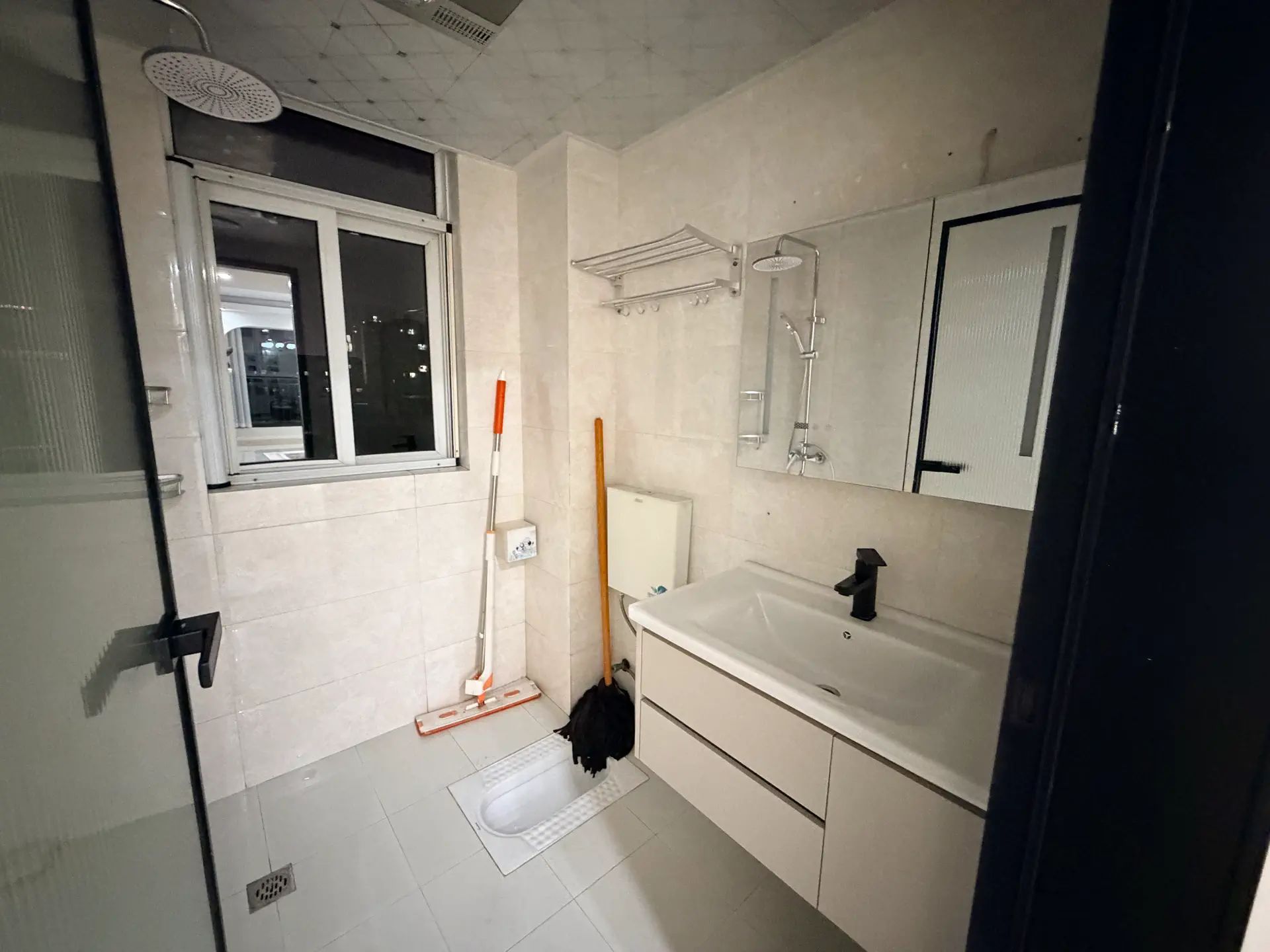 捡漏，亏本出售，和合国际，精装三房两卫，好楼层，证满二