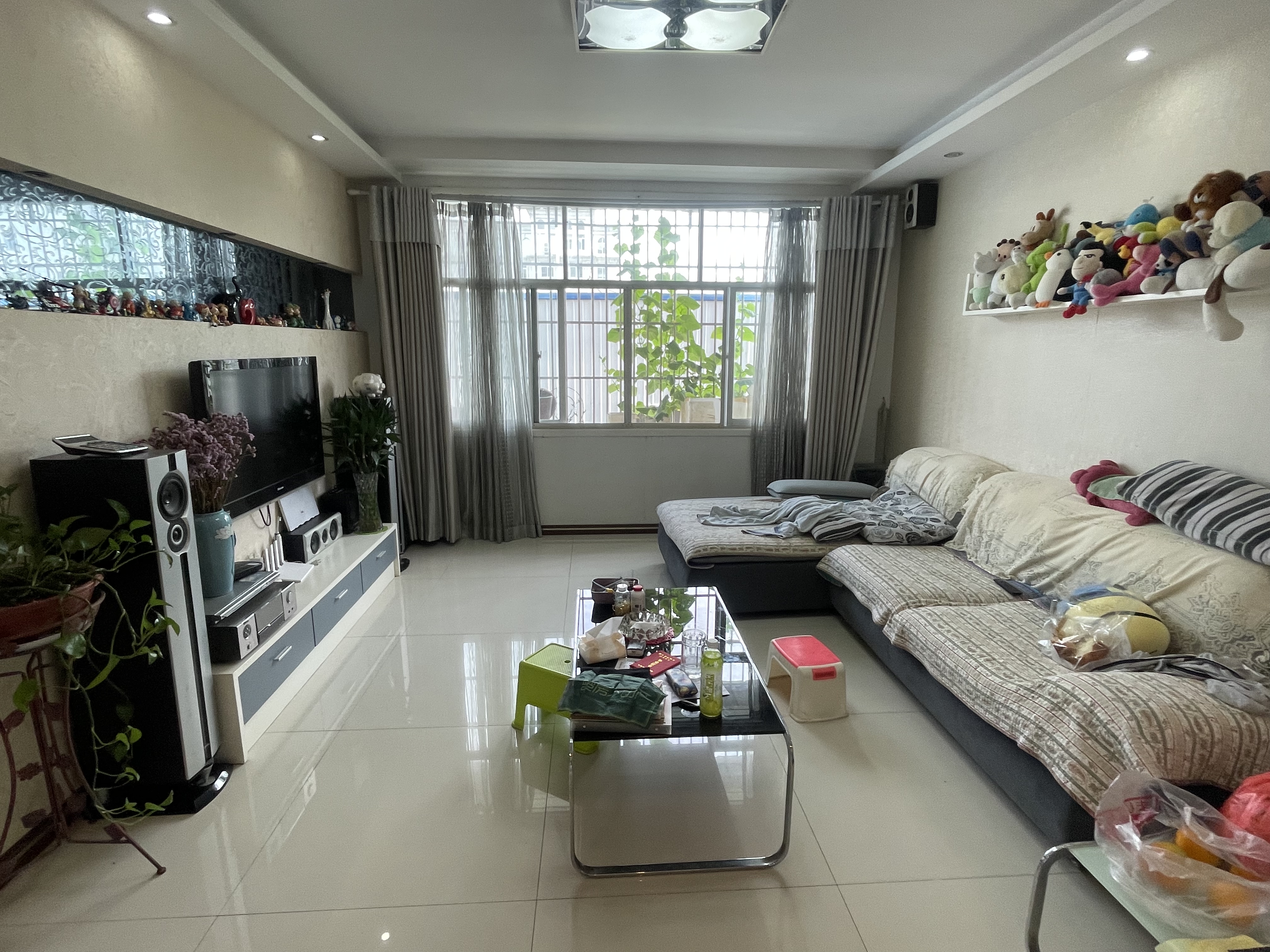 恒大名苑 .步梯好楼层 . 沃尔玛 .房东诚意出售