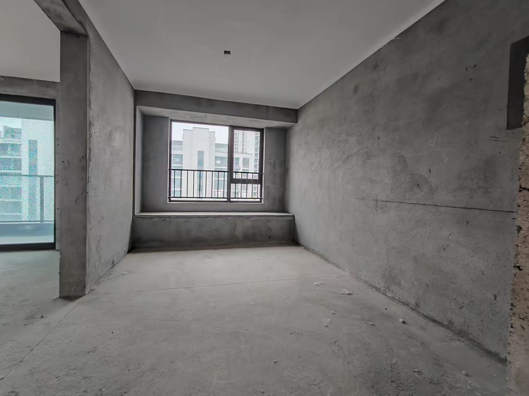 城南，吾悦广场，现房，电梯小高层，好楼层，毛坯四房，一梯一户，单价6382