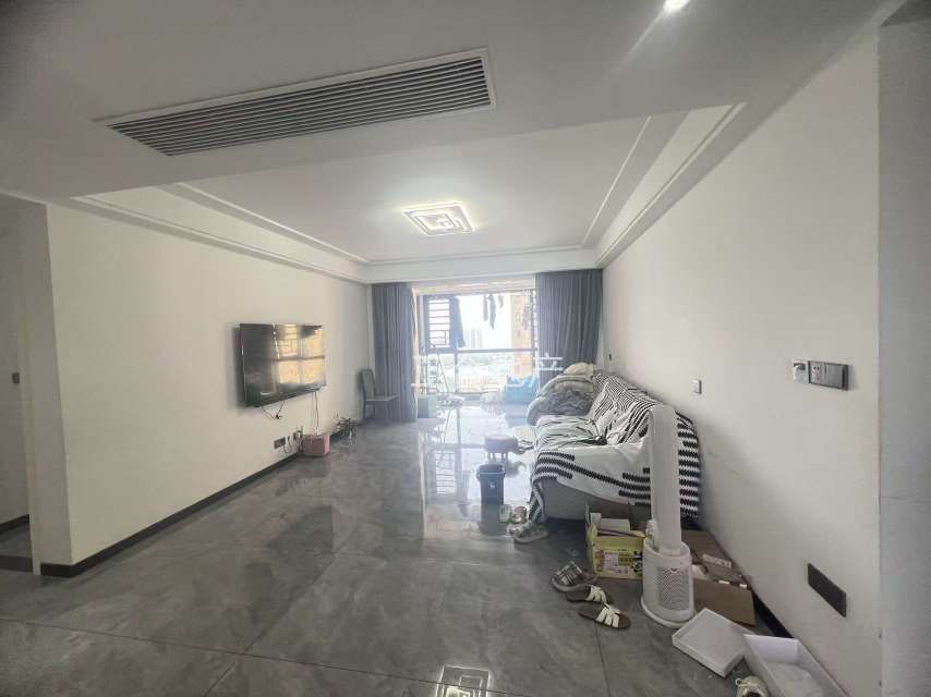 捡漏，满庭春6期 ，精装三房，单价4700，包满二 。电梯好楼层