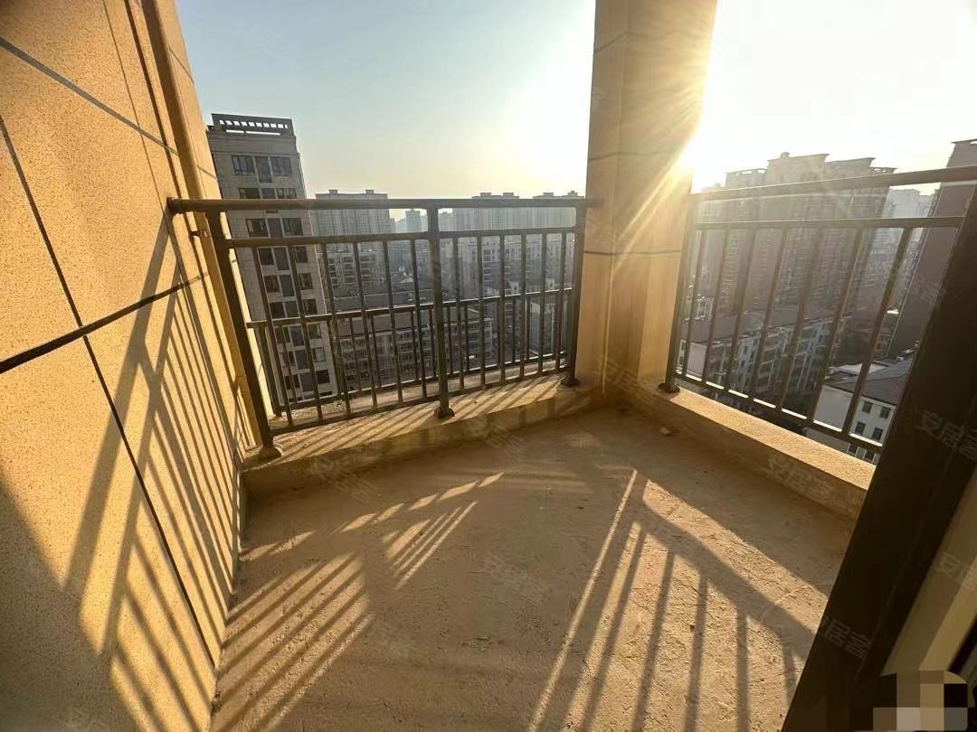 20，房东亏本出，40多万城南电梯房 ，  电梯16层， 证件满二 ， 捡漏