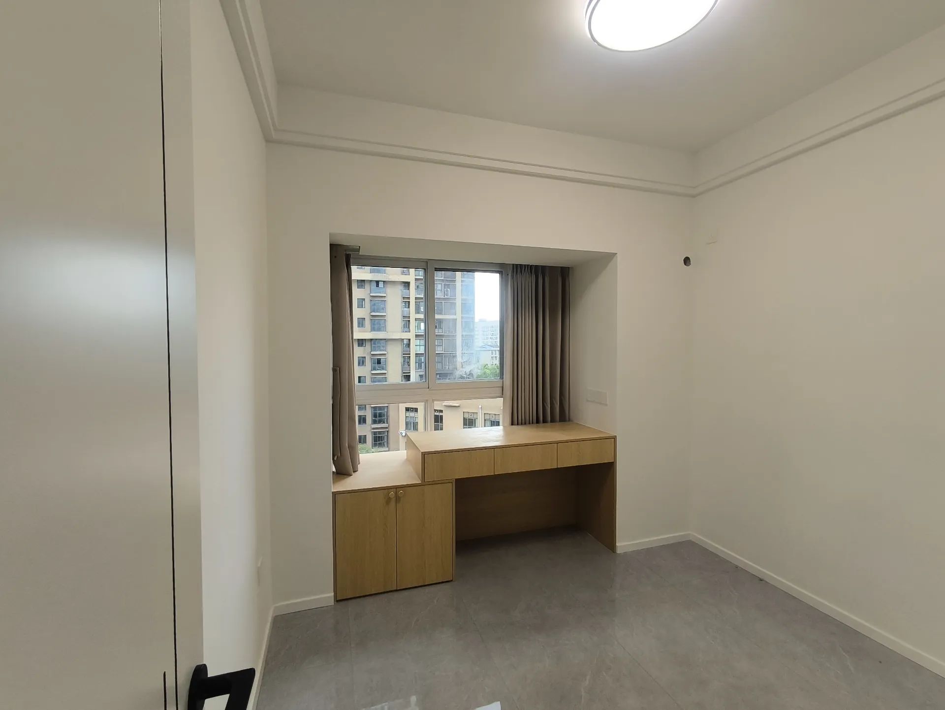 降价了，圣淘沙，老三中附近！全新装修3房，好楼层，证满二