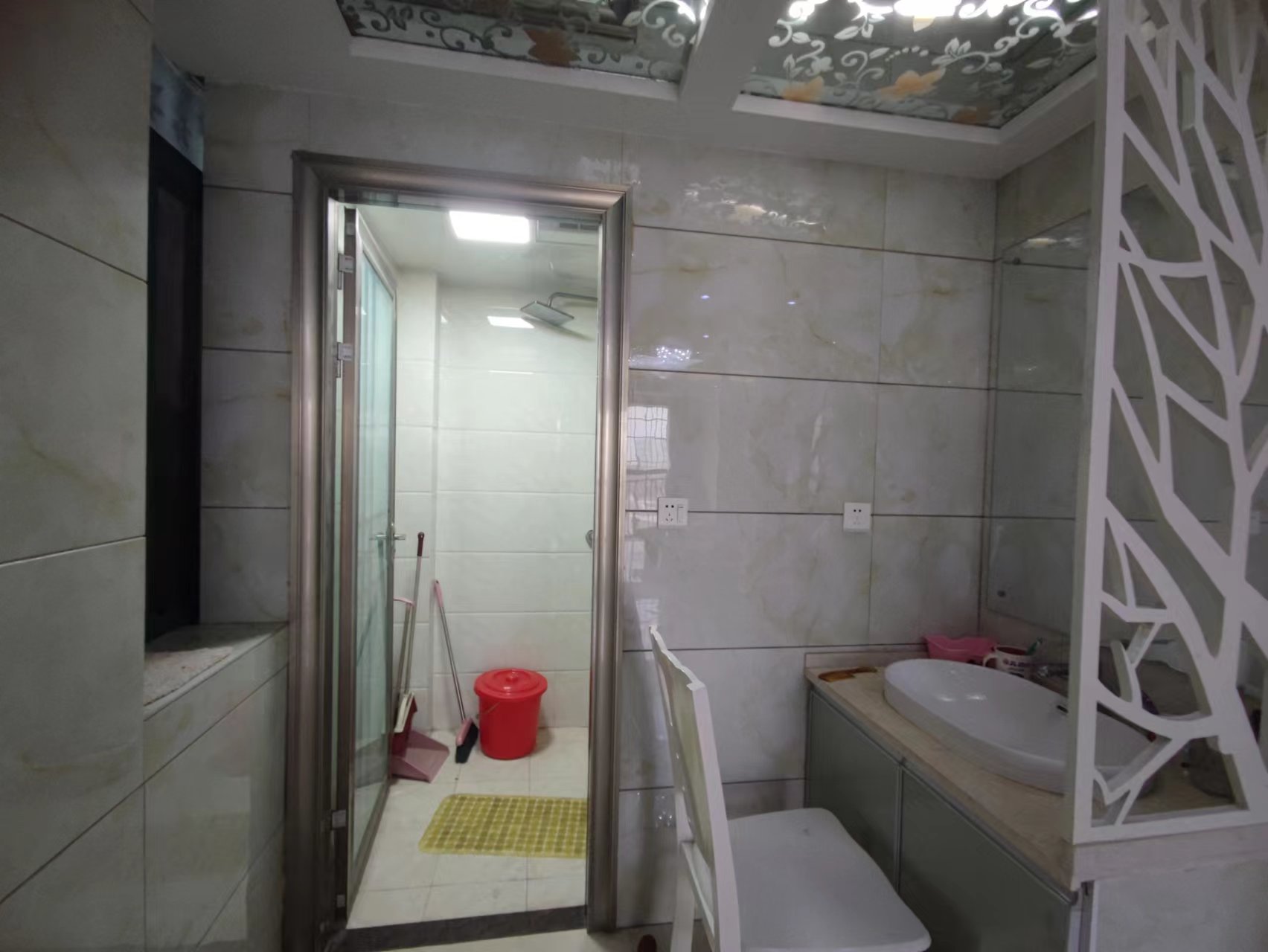 老二中黄荆雅苑电梯好楼层精装修3房2厅2位看房有钥匙