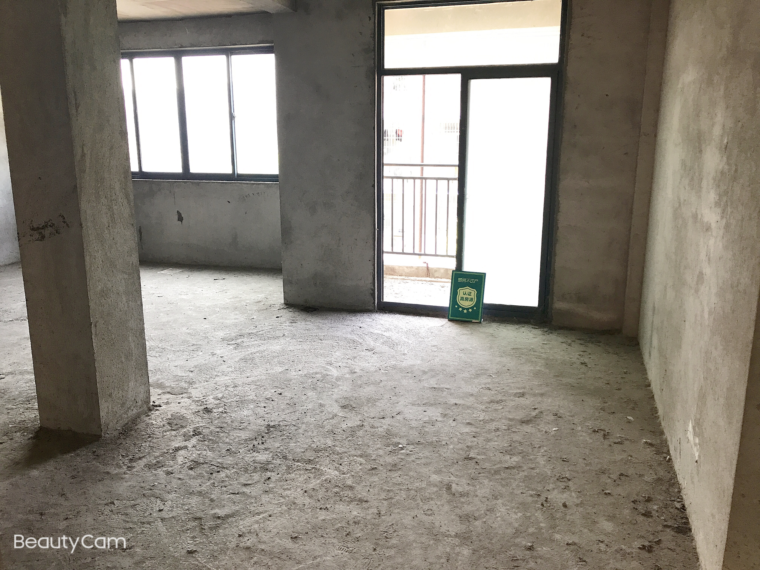 城南 一品苑 北苑对面 毛坯四房 证满二 双阳台 送入户花园 看房方便