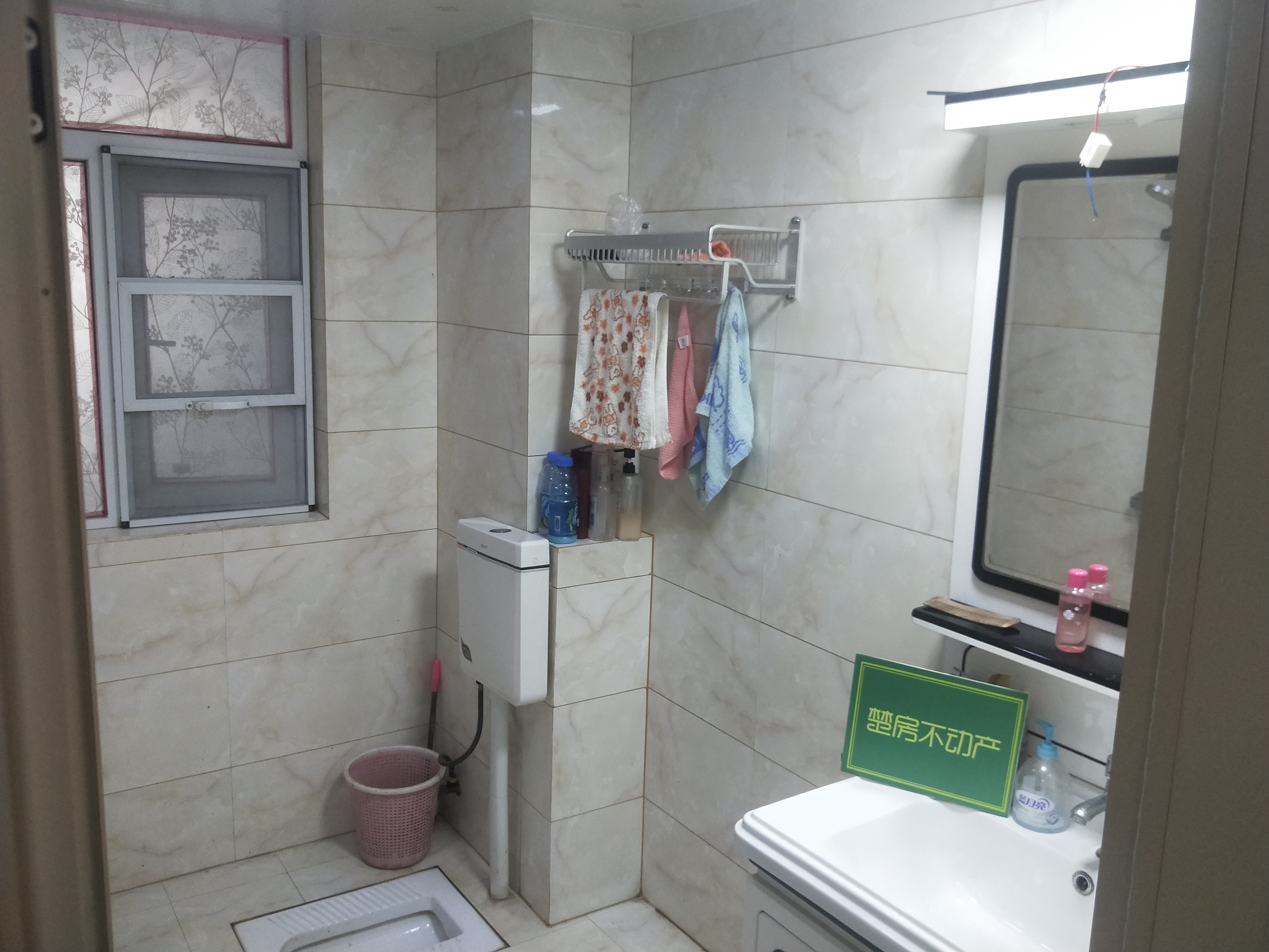 沔阳公馆精装三房，证件满二税费低，家里成色很新！