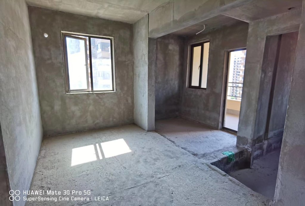 荣怀世家，毛坯四房，南北通透，小区环境好，业主诚心出售，看房方便