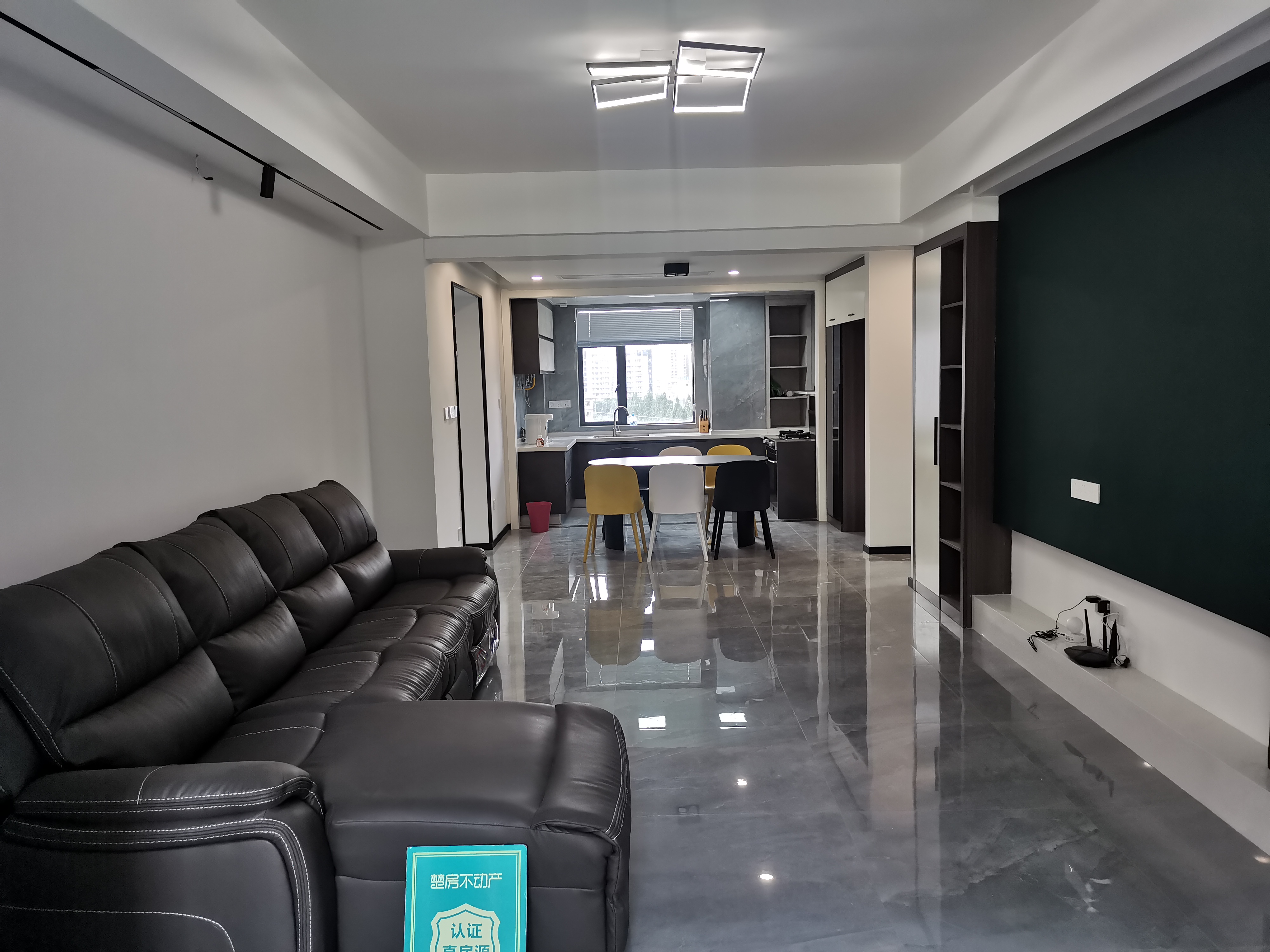 元泰未来城 全新装修四房 中间楼层 看房方便 房东诚意出售