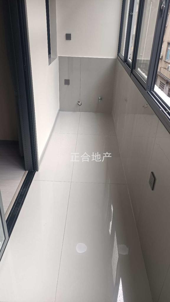 诚心出售，仙桃商城，三中旁，步梯三楼，全新装修，精装三房，采光好，老证过户