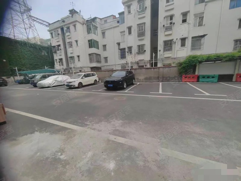 372，养老房， 商城附近 ，四房， 证满二， 超大院子，停车方便， 证满二