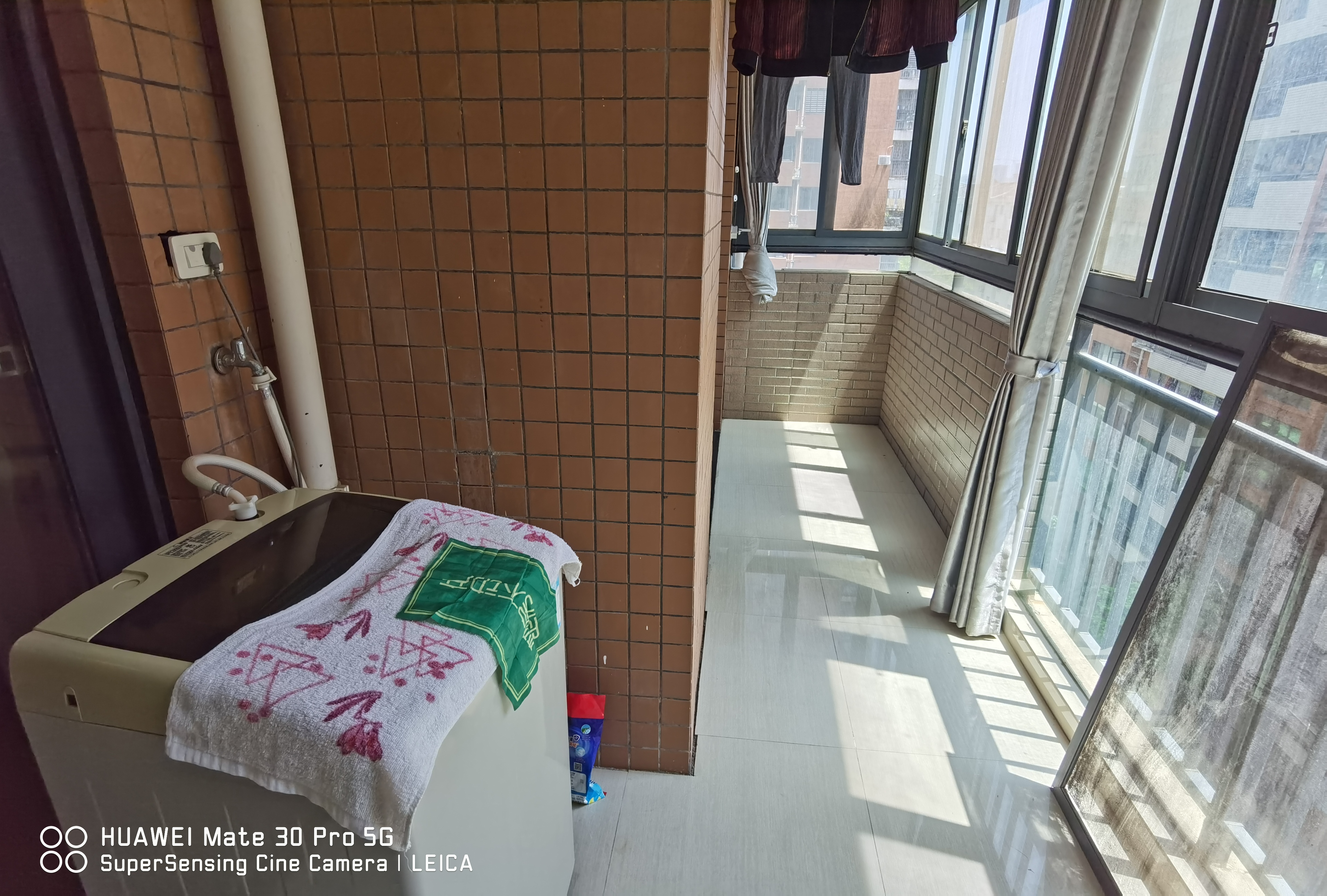 金域城邦精装三房拎包入住看房方便中间楼层来电咨询吧