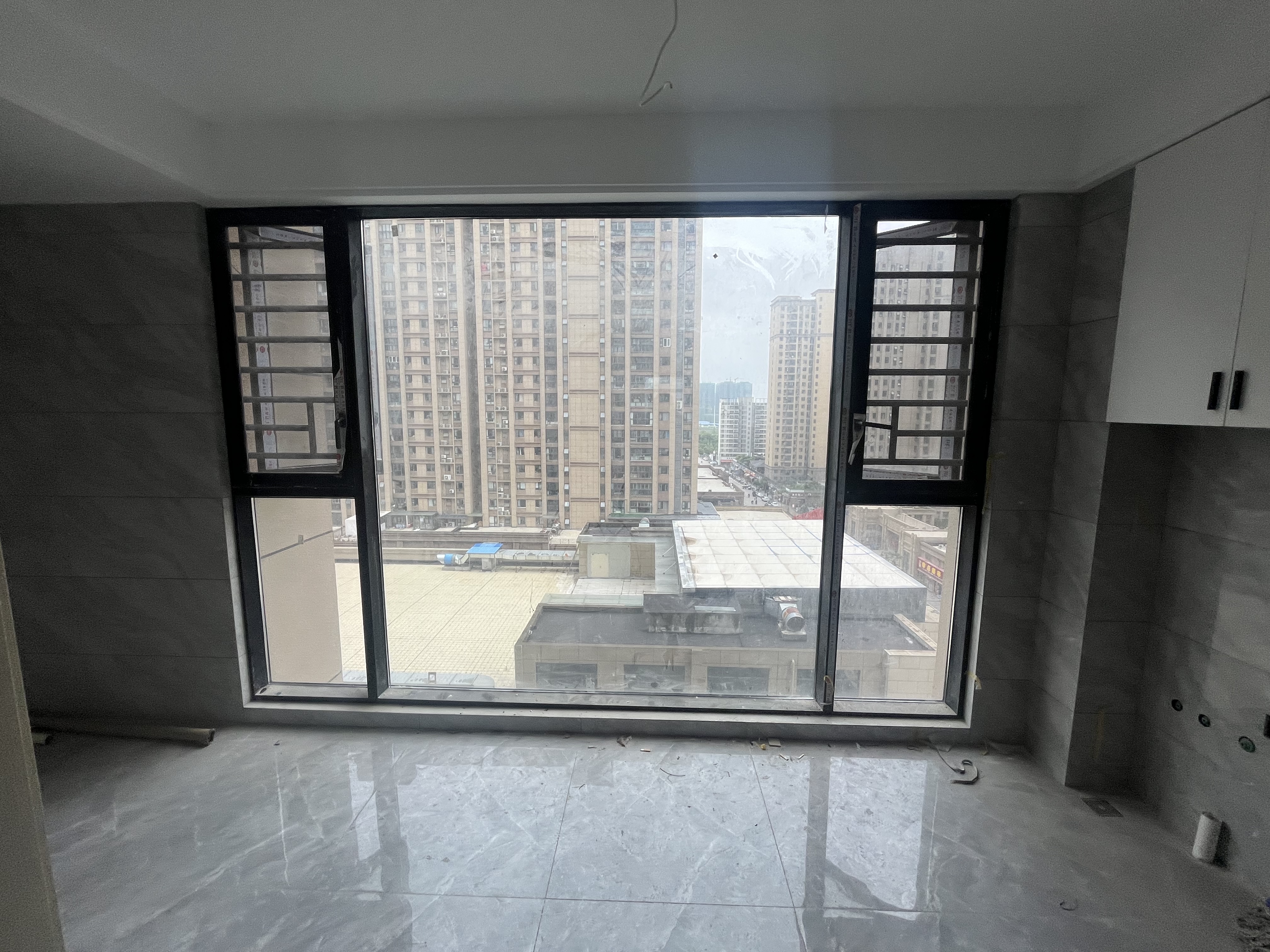 元泰未来城硬装全部装完了进去只需软装就可以了中央空调看房方便