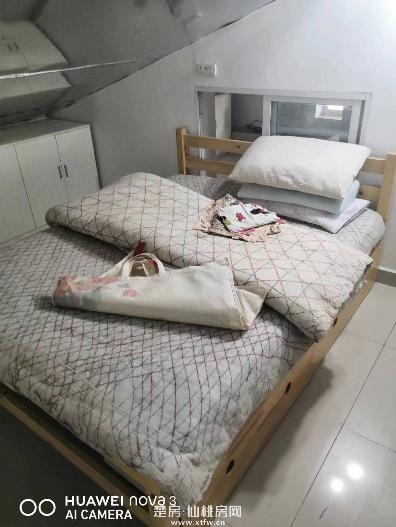 离仙桃中学和富迪三友生活广场50米，汉江学生公寓