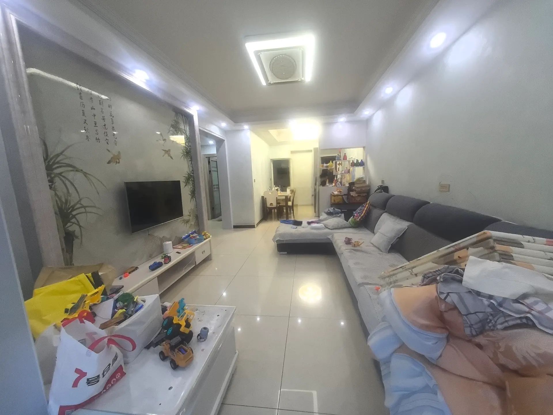 森林国际城3室2厅2卫 精装修 家具家电全配 优价出秀