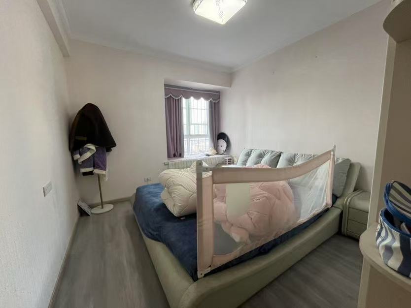 降价了，城南，单价4600，新城一号旁，电梯小高层，精装三房，成色新，