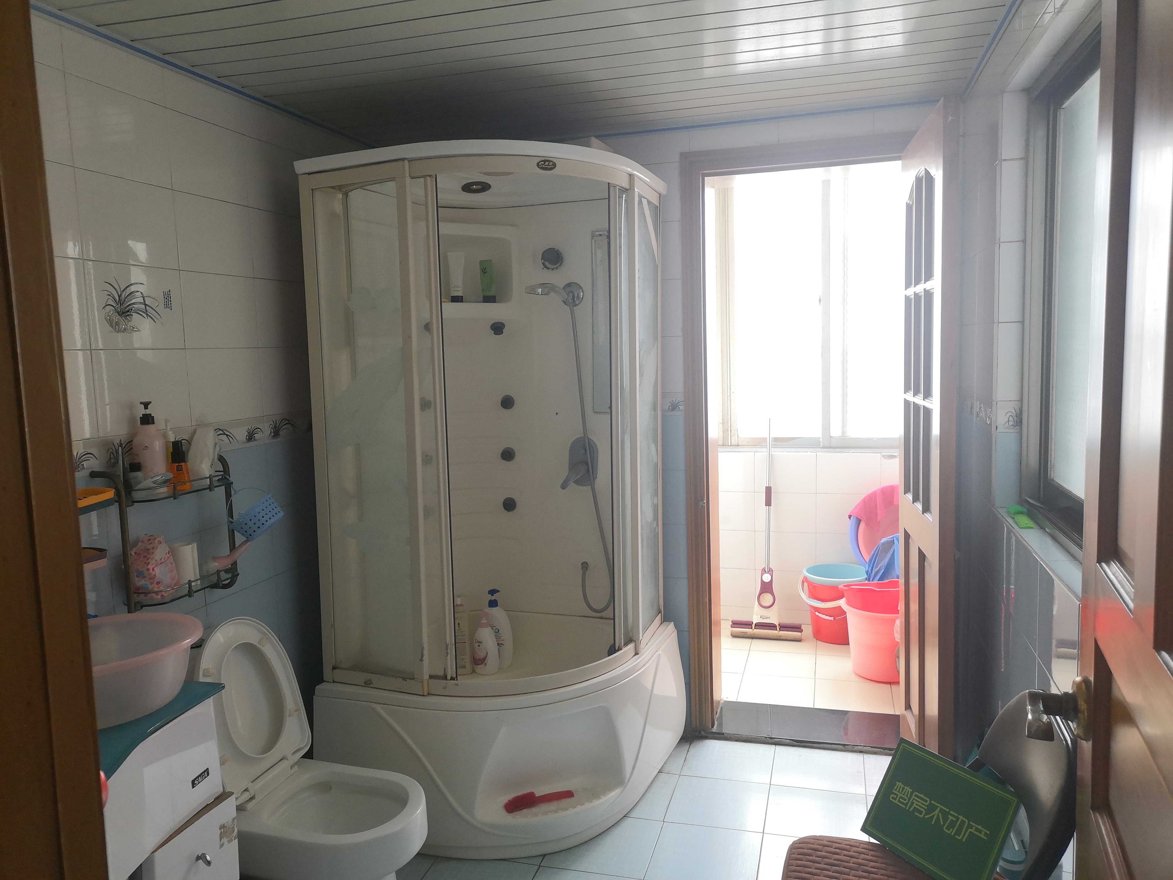 仙桃大道武商商圈富融大厦旁桃苑楼181平大四房四房朝南大阳台适合大家庭居住