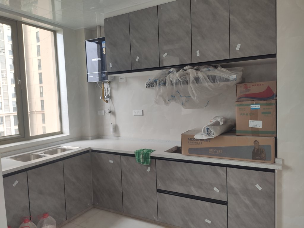 急售南国明珠精装修四室总价才83万满二看房方便