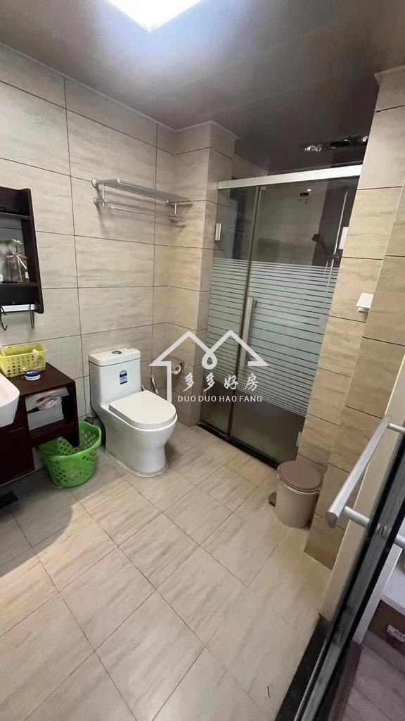 新城壹号五期，三面都是公园，小户型福利，精装修，一楼可租可做生意