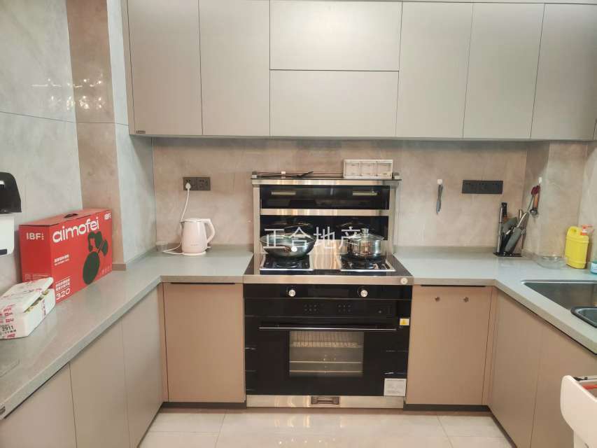 城南，蓝天新城，豪装三房，带100平特大露台，带地下子母车位，证满二