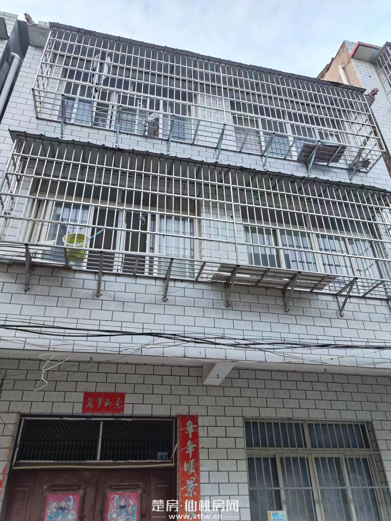 丝宝路中段附近两间三层私房整体出租