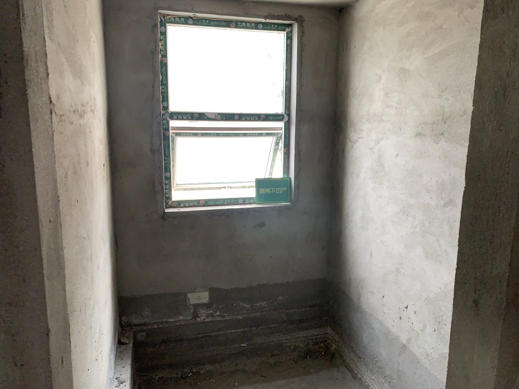 元泰未来城大三房送入户花园和露台，低价诚意出售！