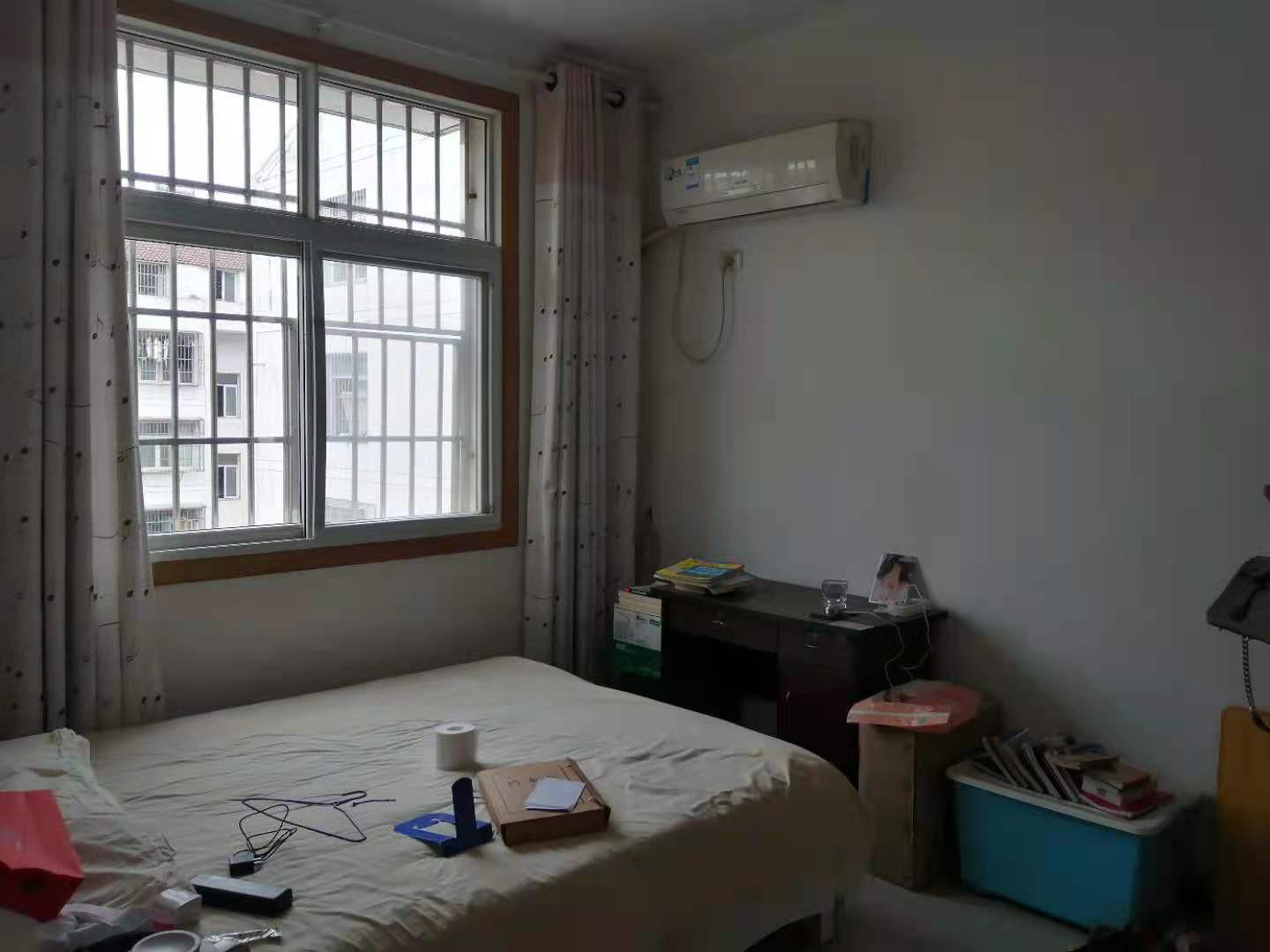 市 ,安静小区,3室2厅2卫1阳台精装,房东换房