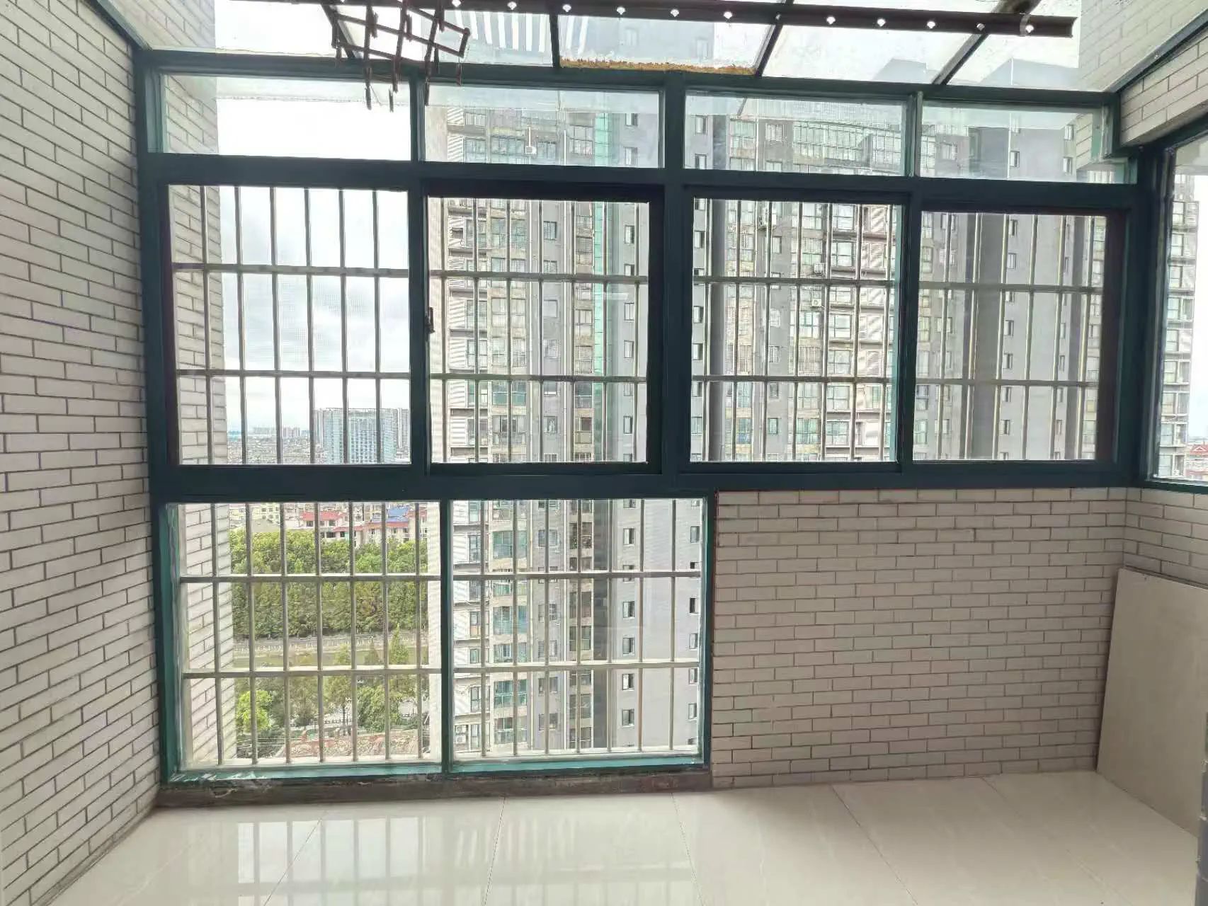 捡漏，武商旁，电梯小高层，电梯精装四房，家具家电全送，单价4300。