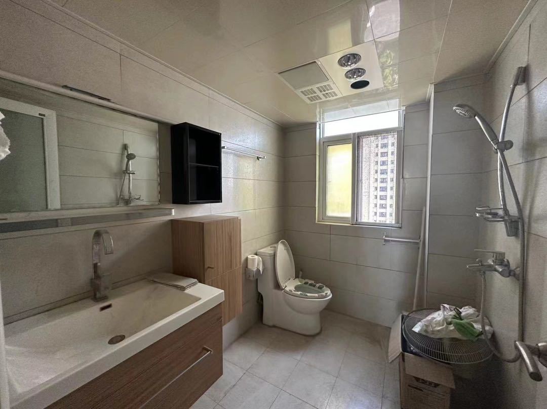 仙桃和合国际，精装三房两卫，两梯两户，电梯小高层，中间楼层，单价3800