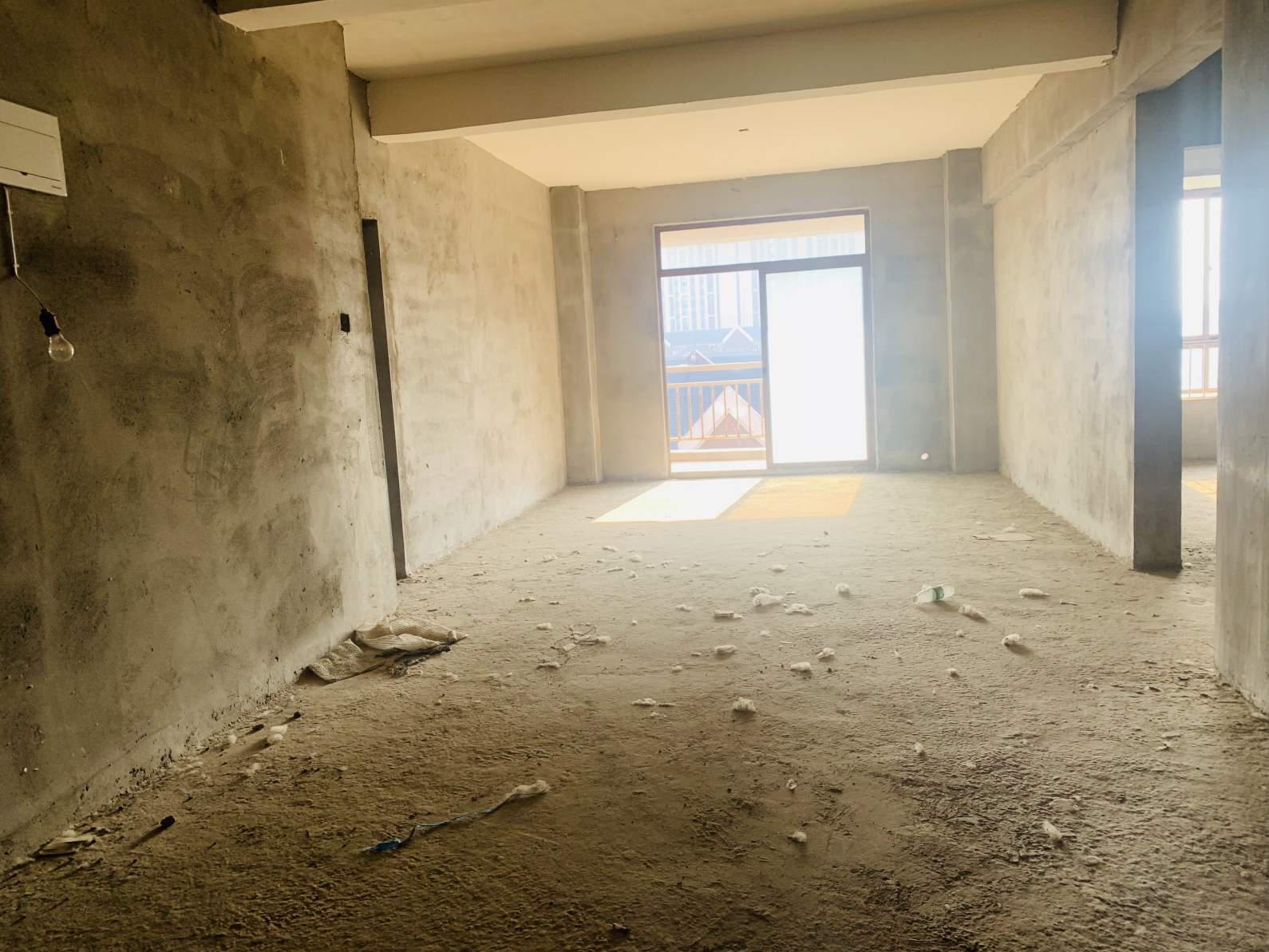 汉江大桥旁，御江华府，一梯两户洋房，电梯好楼层。