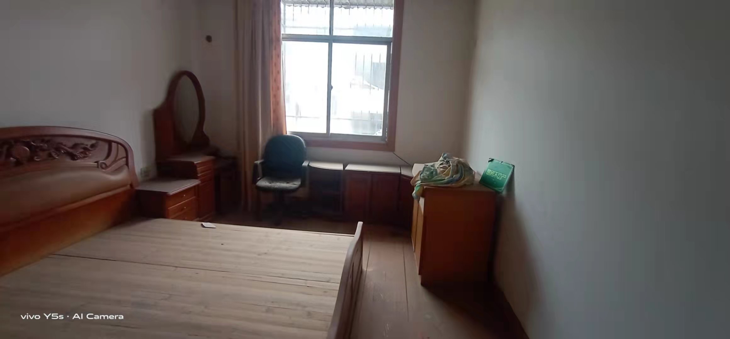 实验二小对面凤凰小区，交通便利，生活方便