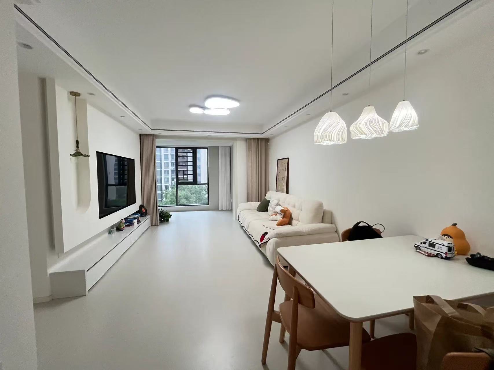 城南，吾悦广场，现房，全新装修，好楼层，精装3房，大阳台