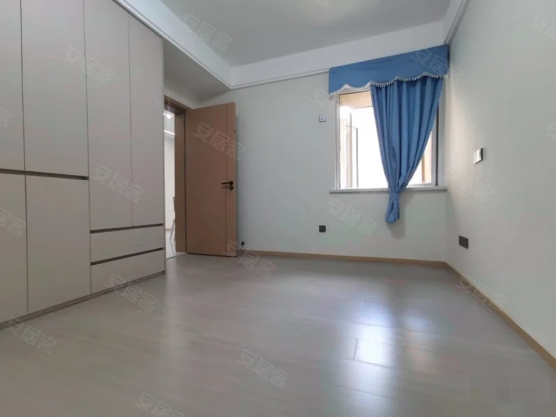 降价了，城南，元泰未来城B2区，湖景房，精装三房两卫，电梯好楼层19楼，