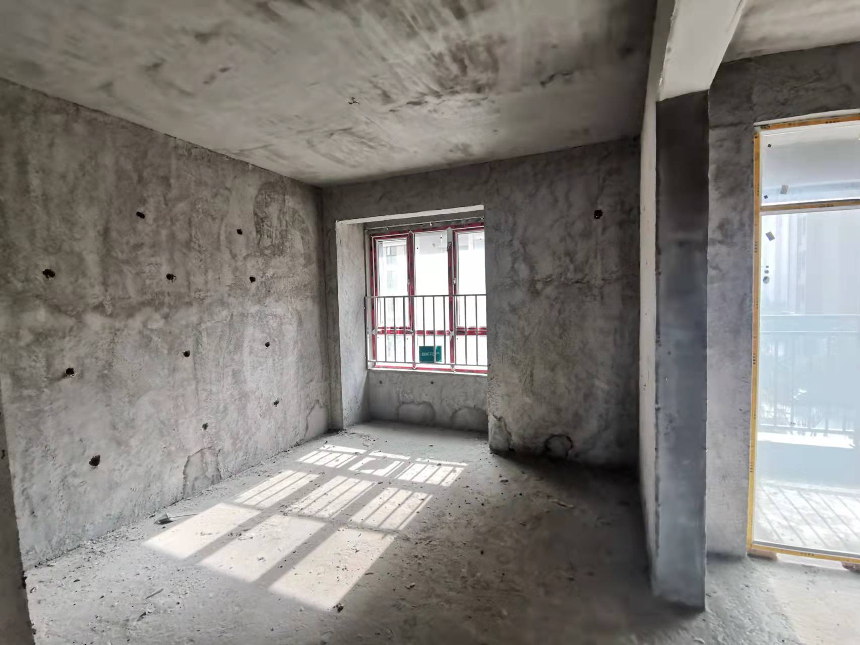 沔阳公馆毛坯捡漏大四房单价5700边户南北通透采光非常好有证可按揭贷款