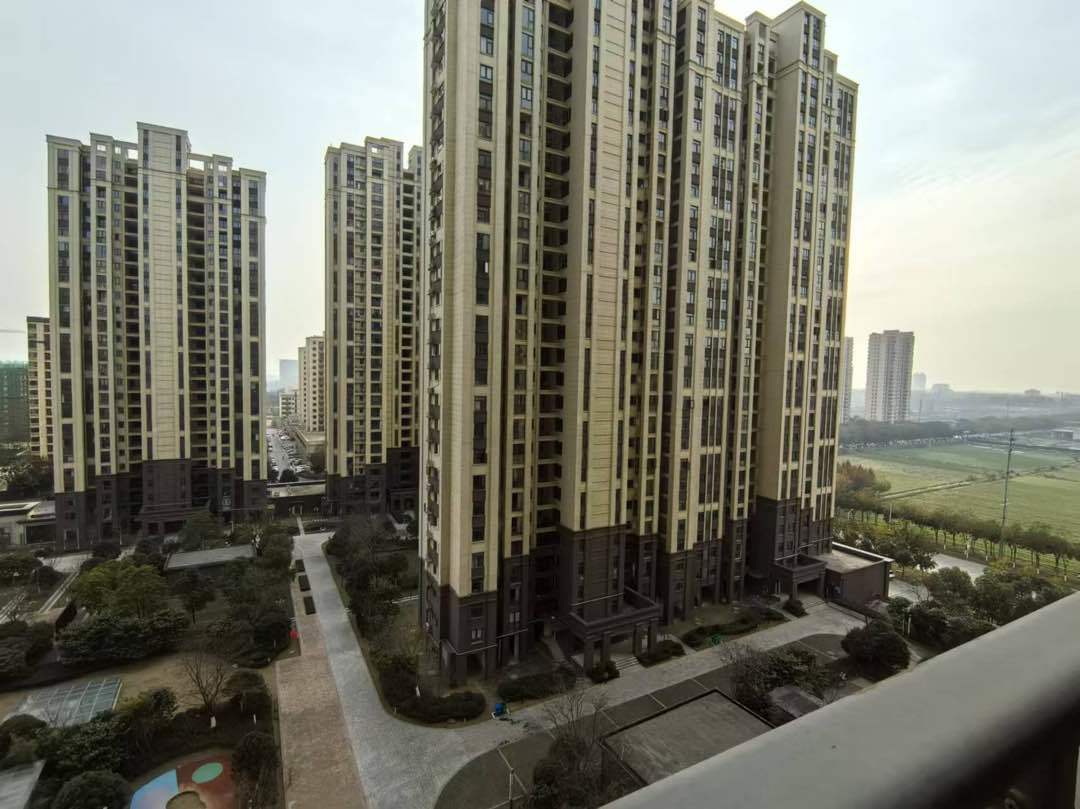 捡漏，城南，蓝天新城，电梯12层，送一个车位，证满二