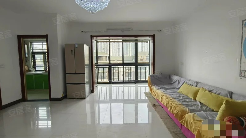 城南，江汉星城，电梯小高层7楼.，南北双阳台，精装三房，总价50万，带一个储藏间，