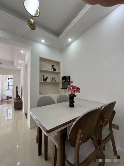 城南，元泰未来城A区，电梯20楼，精装三房两卫，成色新，拎包入住