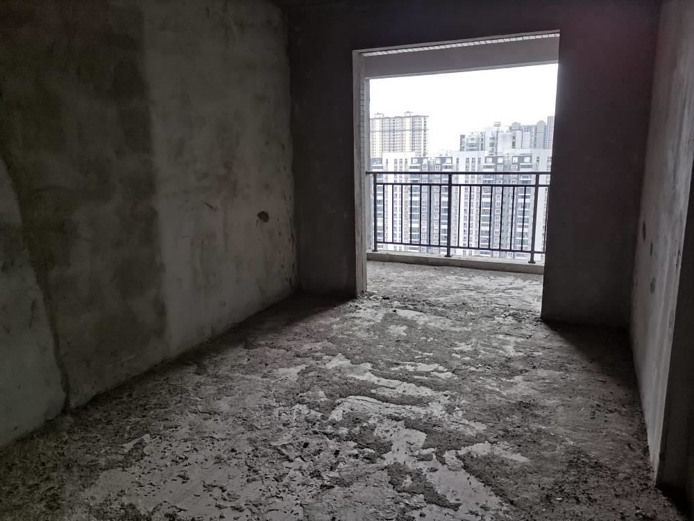 城南单价4400元尹台公馆毛坯三房电梯中间楼层位置好