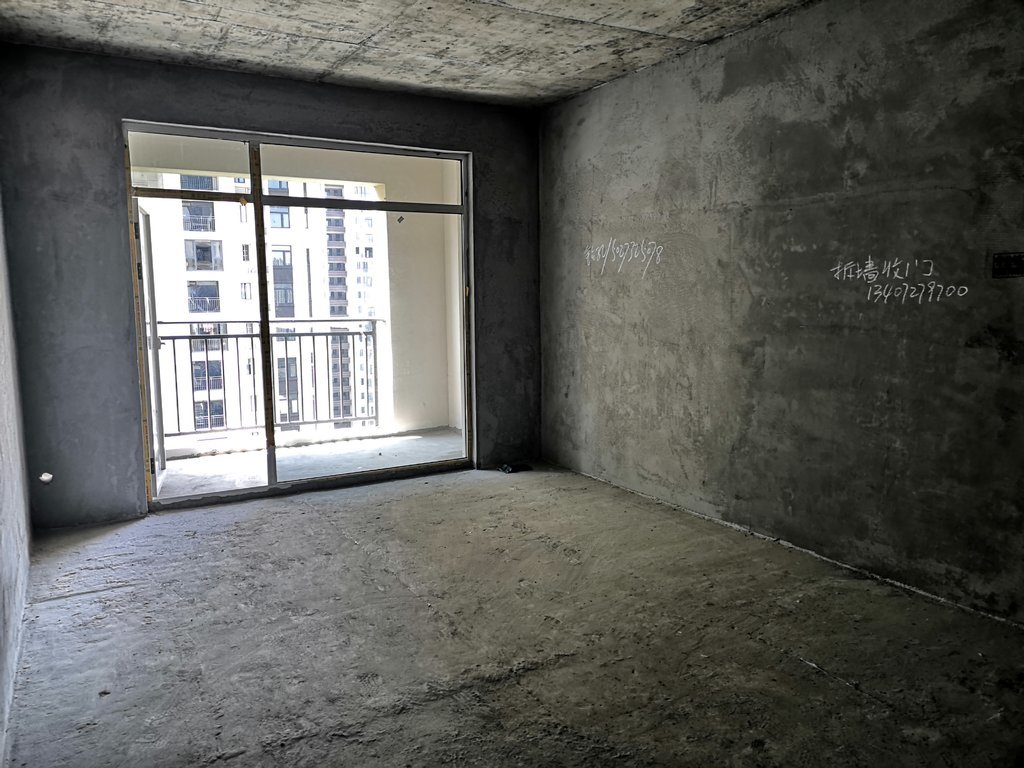 蓝天新城 城南 毛坯3房 中间楼层 看房方便