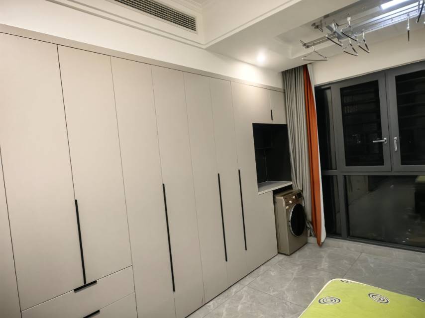 皇朝旁，新农贸，风和日丽边中和公寓