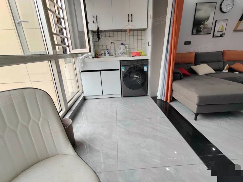 满庭春，精装三房，带入户花园，单价5000，保养成色新，证满二，诚心出售