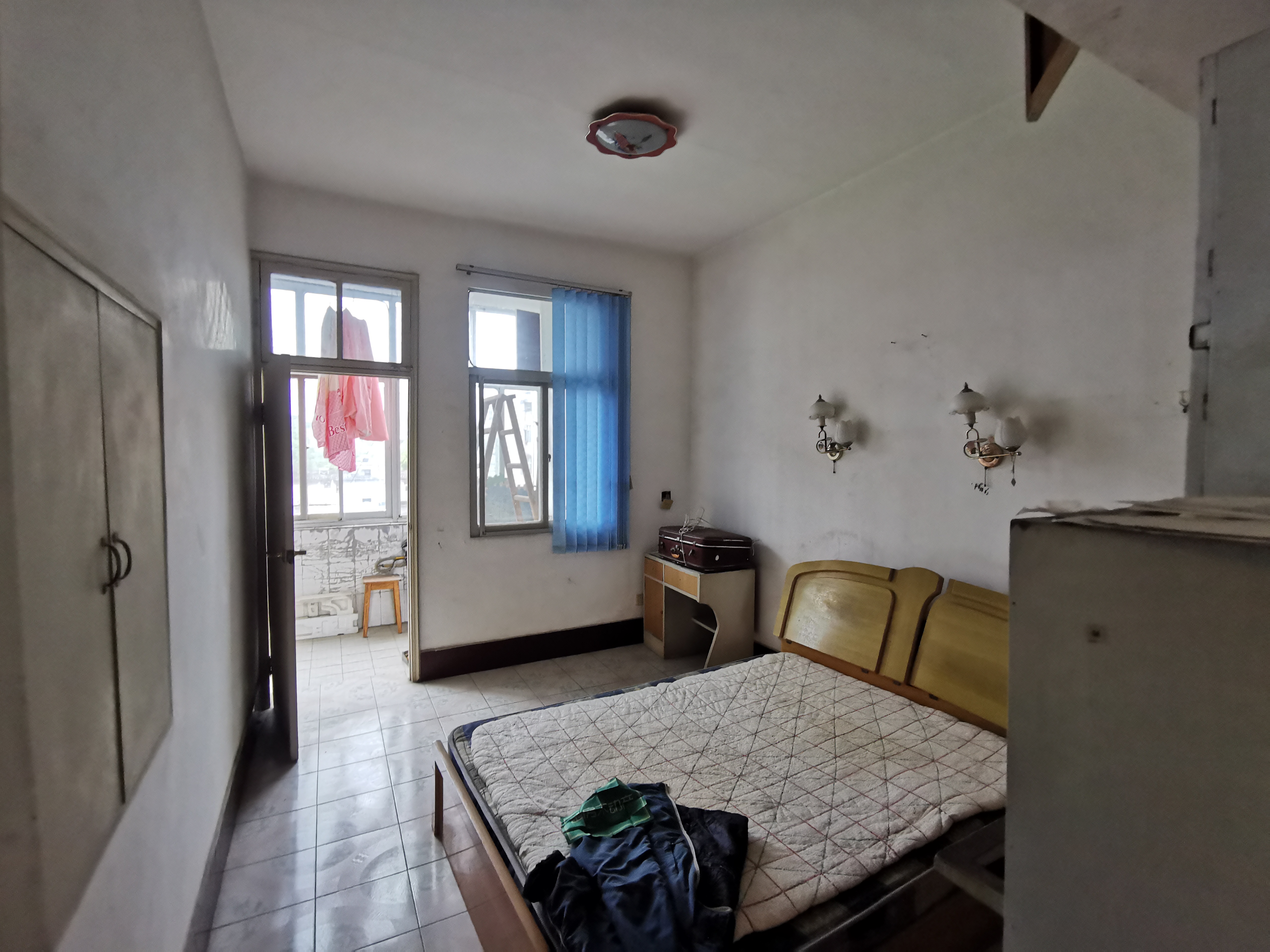 东区车站旁卫计委宿舍 大三房 格局好 无遮挡 实际面积100多平 看房有钥匙