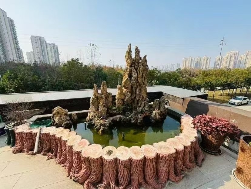 吾悦旁，蓝天新城，送200平大露台❗️送车位​，精装三房两卫，全屋品牌家具家电，成色9.9新，全屋暖气片，证满二