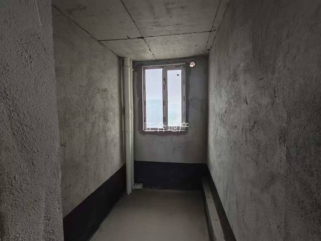 城南，新城名都，边户，大三房，7米长大阳台，好楼层16楼，满二，带车位