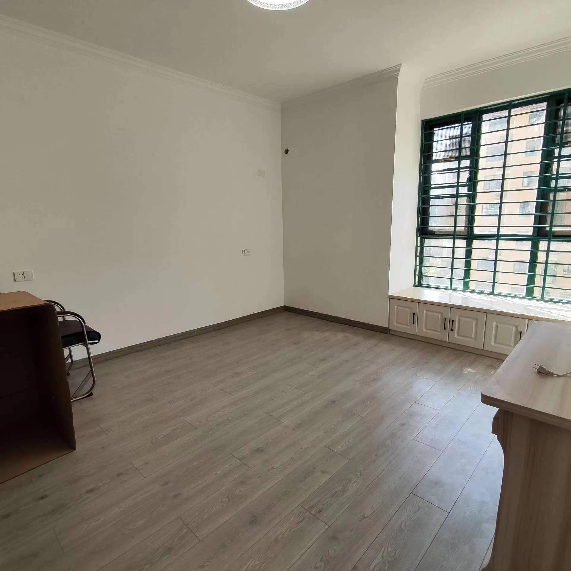 新城一号五期带装修看房方便家电齐全大小区环境好