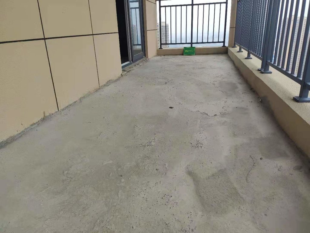 森林国际.毛坯大平层.中间楼层.看房方便