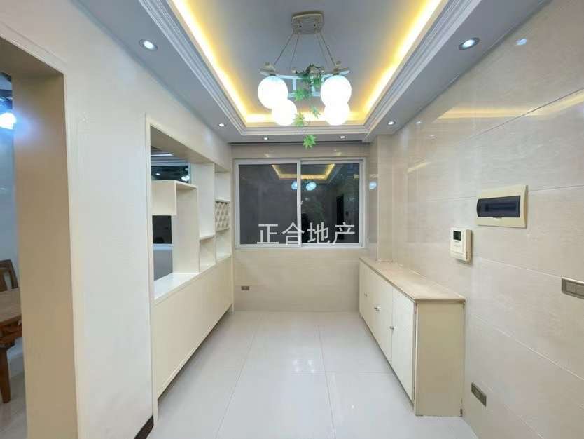 新妇幼对面，世纪雅园，精装三房，满五，优质好房，家具家电齐全