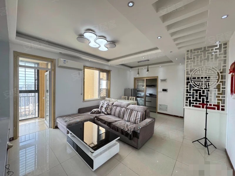 城南，森林国际，双书包房，精装三房两卫，采光好，业主诚心出售