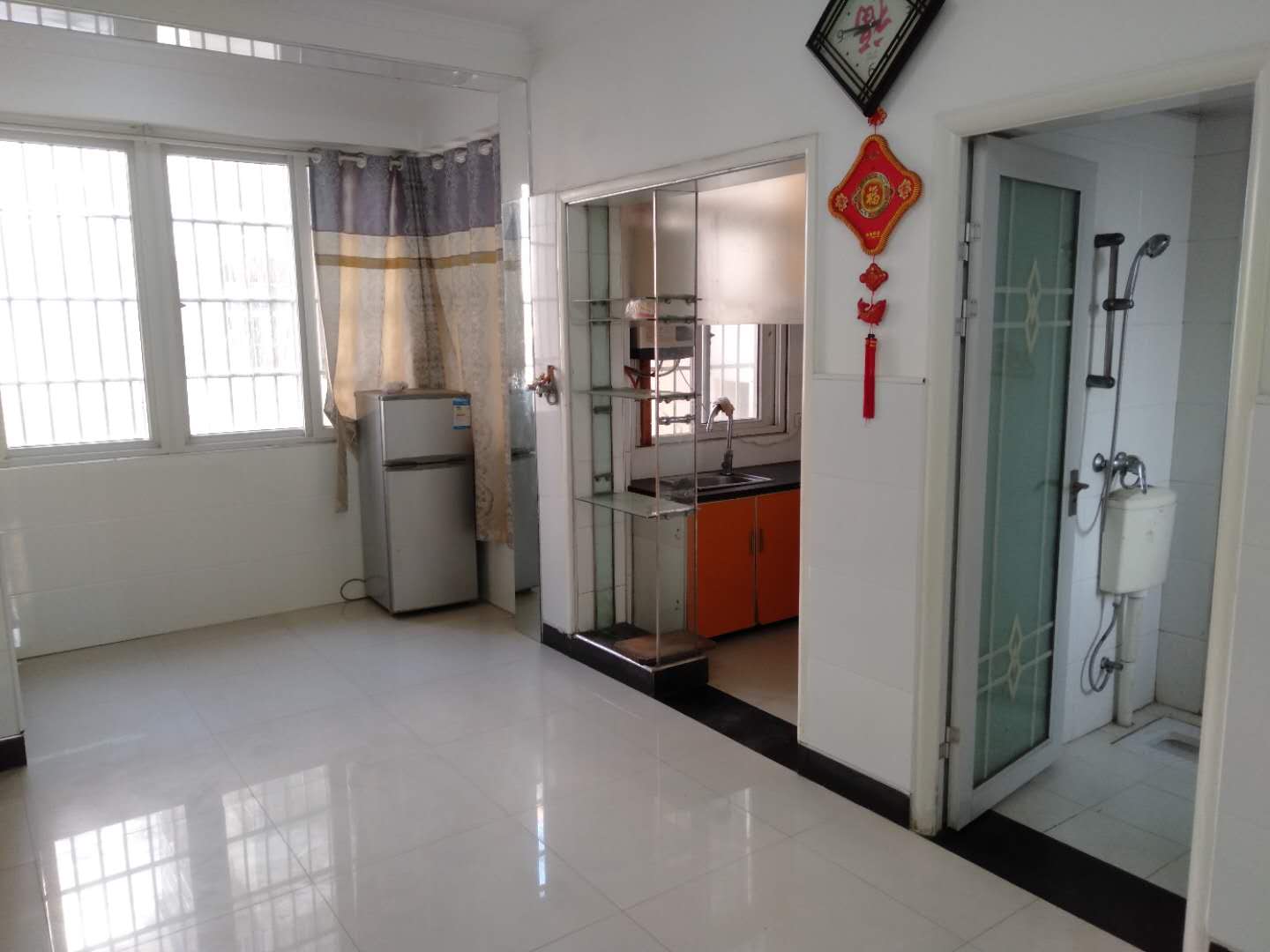 月亮湾附近梨园小区，步梯好楼层，装修好拎包入住!