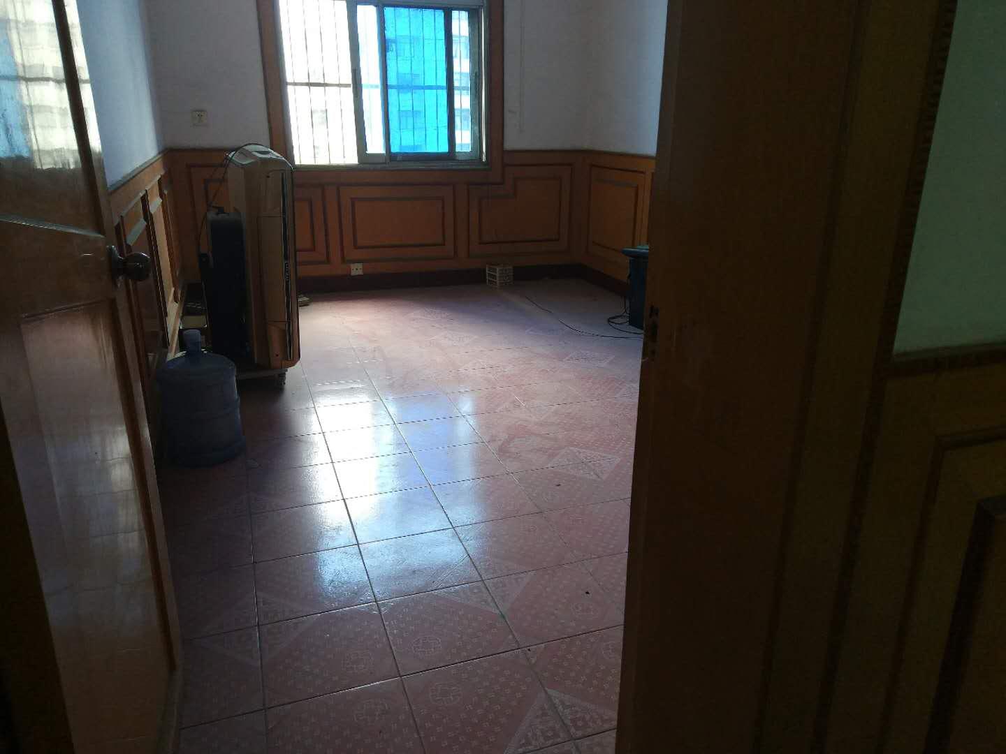 沙嘴 步行街对面 农行宿舍 中层 出行方便 证满五